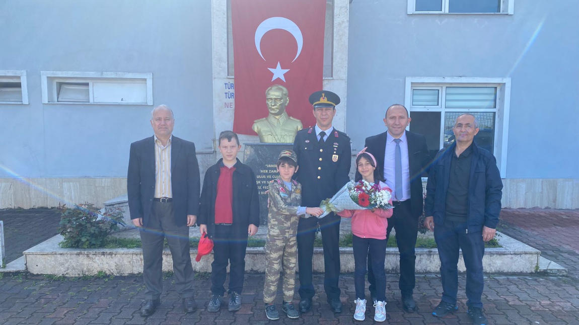 23 Nisan Ulusal Egemenlik Ve Çocuk Bayramı Sebebiyle İlçe Jandarma Komutanlığımızı Ziyaret Ettik